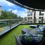 Luxury Apartment *